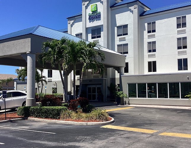 Holiday Inn Express & Suites, Cocoa, Florida